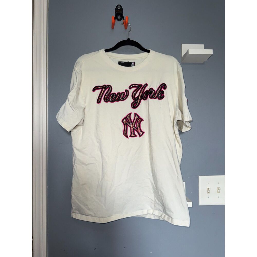 Pro Standard New York Yankees MLB Confetti Cream Colored T-Shirt | Size Large